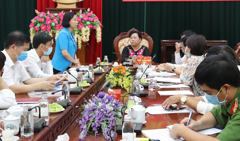 Phó Bí thư Thành ủy Nguyễn Thị Bích Ngọc: Sơn Tây thực hiện nghiêm túc, có nhiều sáng tạo trong phòng chống dịch Covid-19 - Ảnh 4