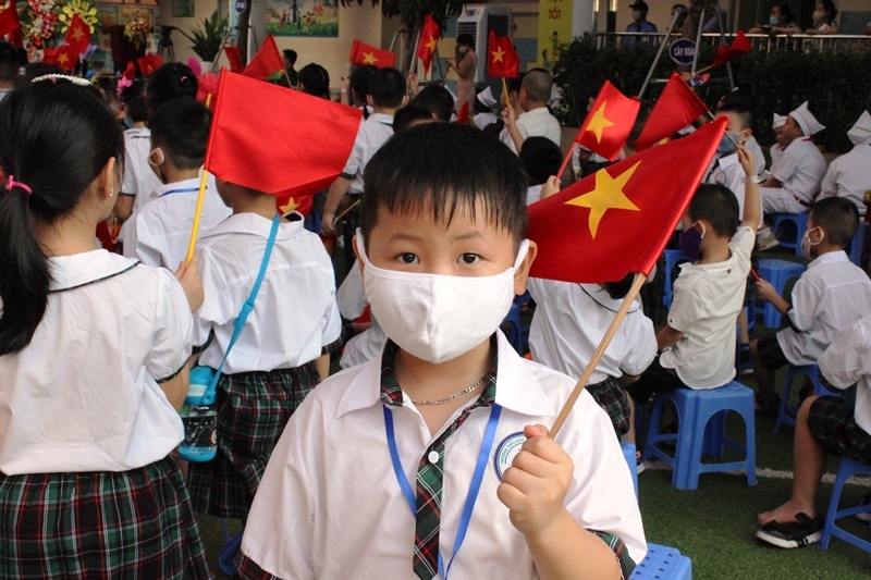 Quận Thanh Xuân: Tặng gần 1.600 cặp sách cho nữ sinh lớp 9 - Ảnh 8
