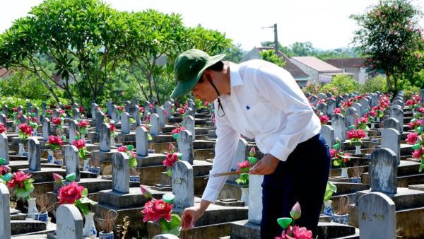 Đoàn đại biểu TP Hà Nội viếng Nghĩa trang liệt sĩ Việt – Lào - Ảnh 3