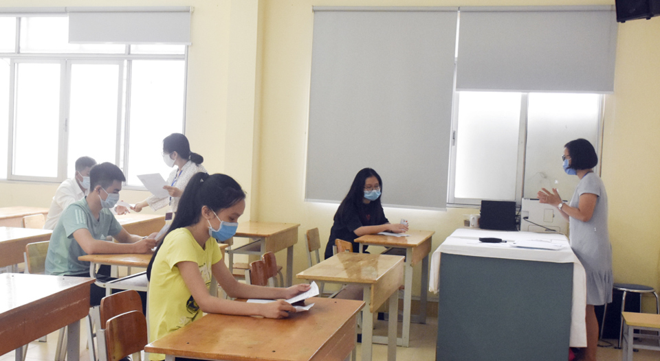 Hà Nội: 7 thí sinh đến làm thủ tục thi tốt nghiệp THPT năm 2020 đợt 2 - Ảnh 9