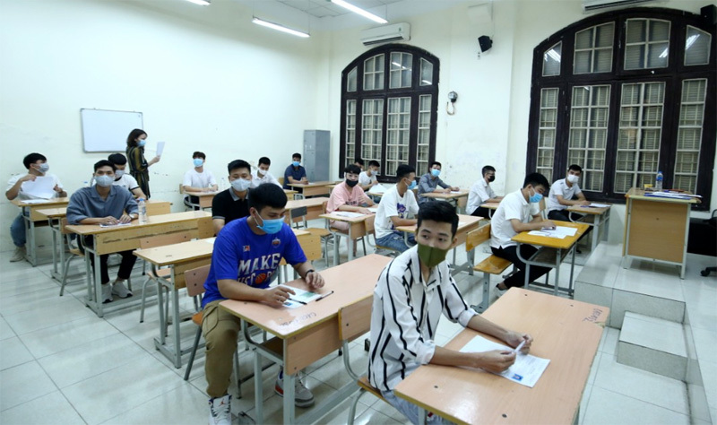 [Ảnh] Toàn cảnh buổi thi đầu tiên, kỳ thi THPT 2020 tại Hà Nội - Ảnh 19