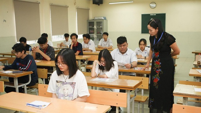 Điểm chuẩn vào lớp 10 tại Hà Nội: Cơ hội nào cho thí sinh trượt nguyện vọng 1? - Ảnh 1