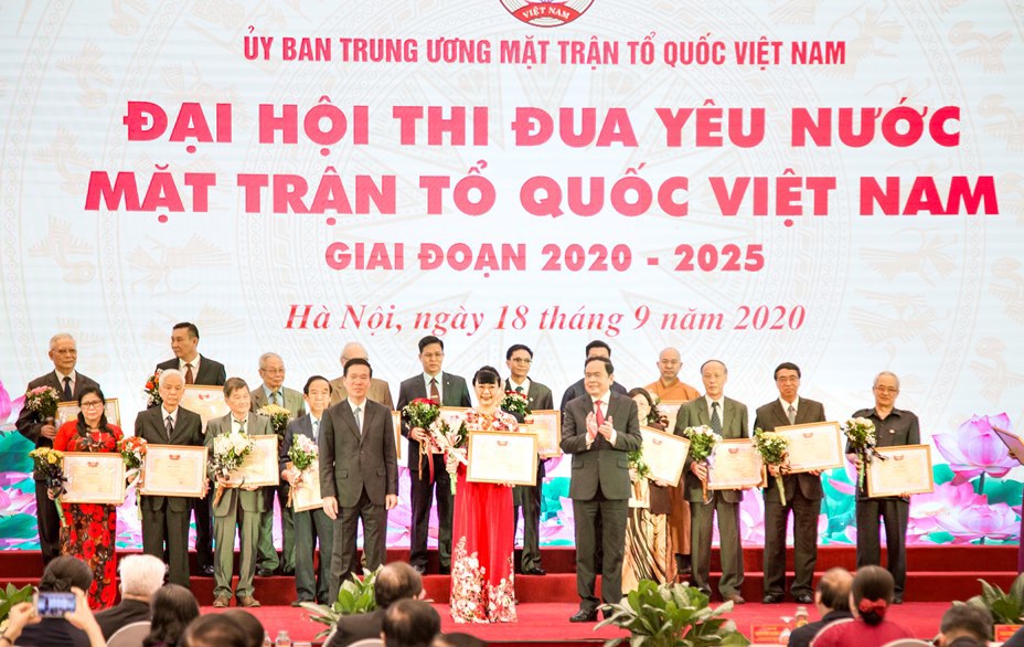 Chủ tịch HĐQT TNG Holdings Vietnam nhận bằng khen của Ủy ban Trung ương MTTQ Việt Nam - Ảnh 2