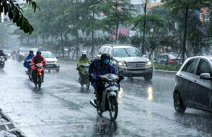 Thời tiết hôm nay 31/7: Hà Nội và các tỉnh miền Bắc bước vào đợt mưa lớn diện rộng - Ảnh 1