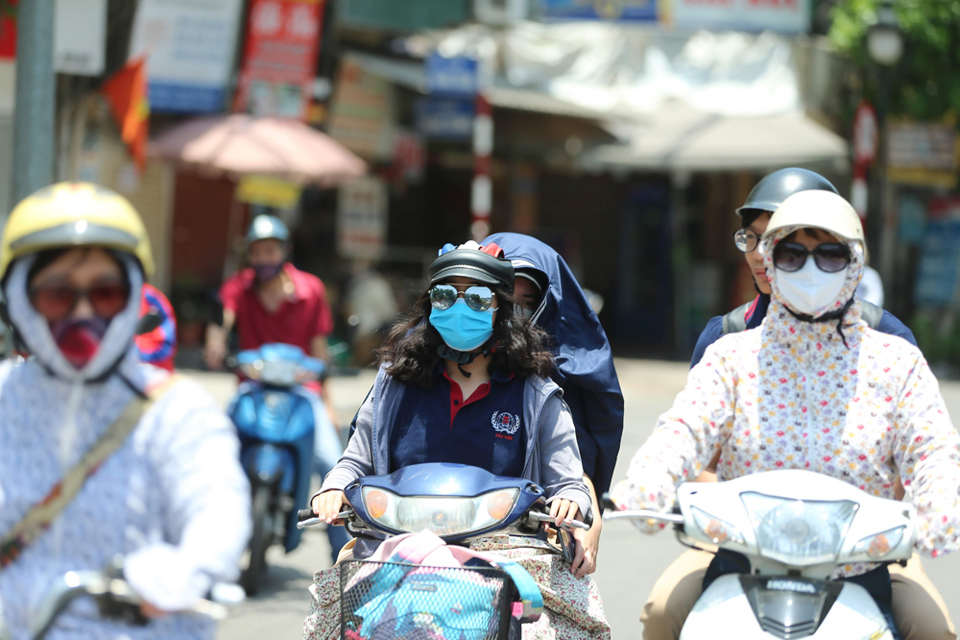 Thông tin về đợt nắng nóng gay gắt mới tại Hà Nội và các tỉnh miền Bắc - Ảnh 1