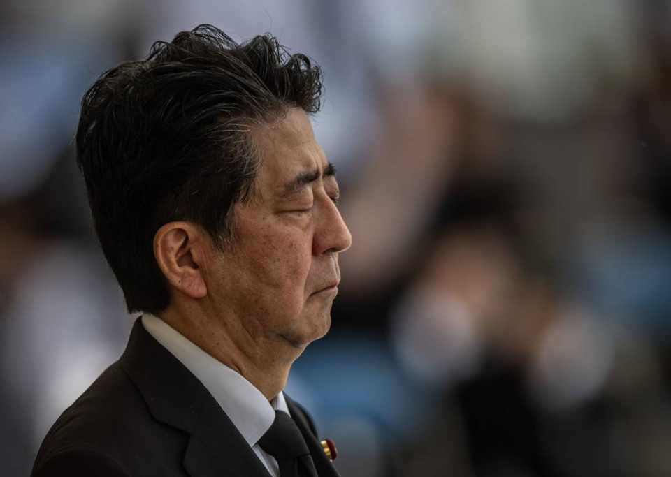Abe Shinzo ra đi nhưng Abenomics vẫn ở lại? - Ảnh 1