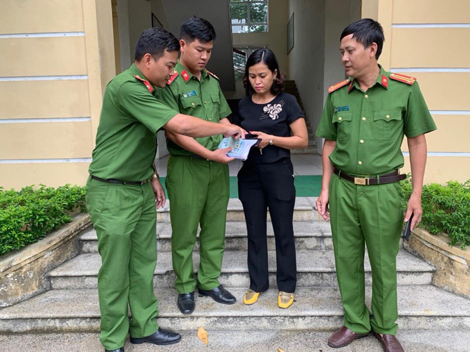 Hà Nội: Cảnh sát trả lại khối tài sản 300 triệu cho người phụ nữ đánh rơi - Ảnh 1