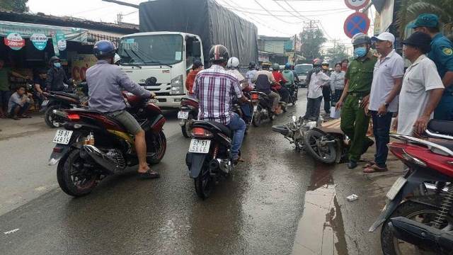 Tin tức tai nạn giao thông mới nhất ngày hôm nay 8/7: “Xế hộp” húc bay 7 xe máy dừng chờ đèn đỏ - Ảnh 3