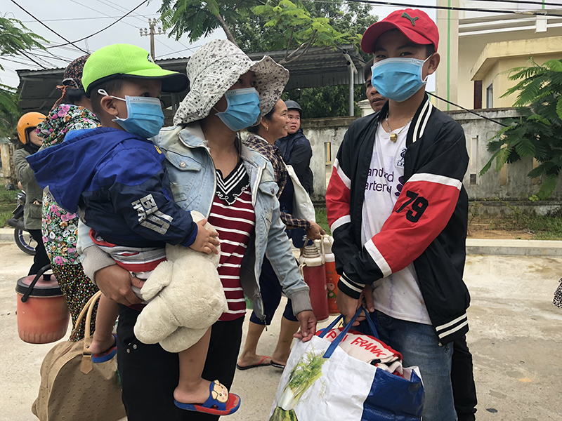 Quảng Nam khẩn trương di dời dân tránh bão số 9 - Ảnh 2