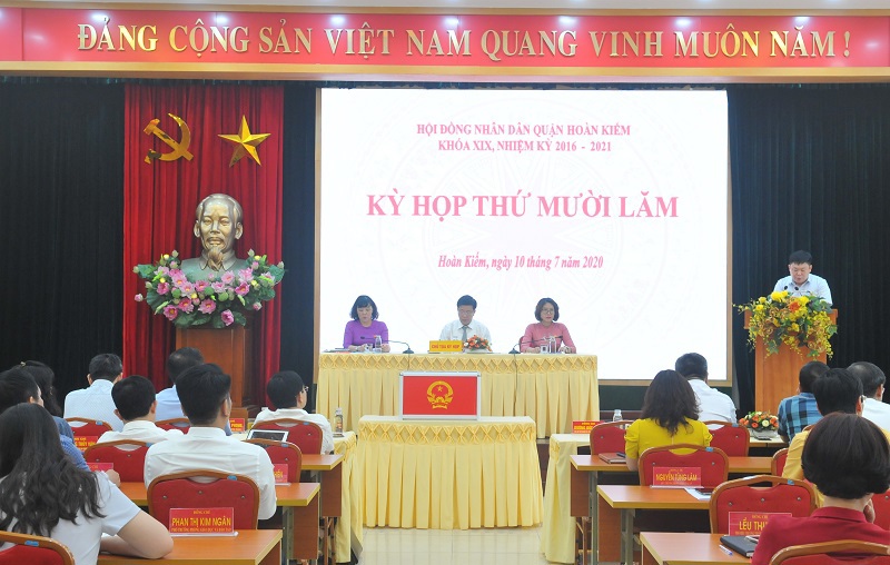 Ông Phạm Tuấn Long được bầu giữ chức Chủ tịch UBND quận Hoàn Kiếm - Ảnh 2
