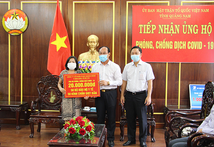 Báo Kinh tế & Đô thị và PHN Group trao ủng hộ phòng chống dịch Covid-19 tại Quảng Nam - Ảnh 1