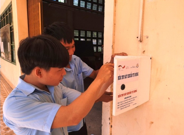 Trường Cao đẳng nghề Phú Yên sản xuất thành công máy rửa tay khử khuẩn phòng, chống Covid-19 - Ảnh 1