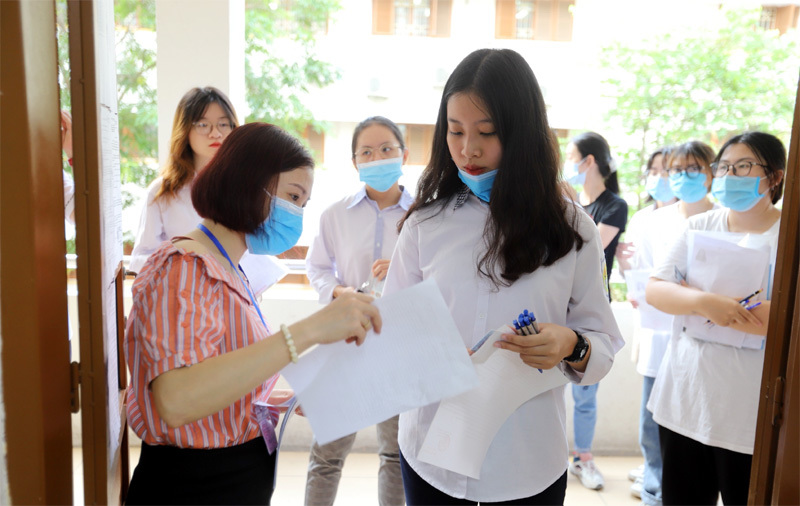 [Ảnh] Toàn cảnh buổi thi đầu tiên, kỳ thi THPT 2020 tại Hà Nội - Ảnh 17