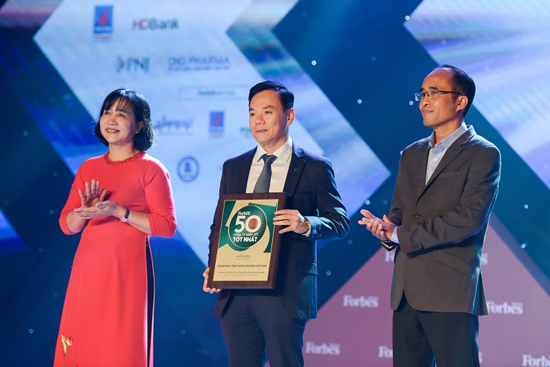 Vietcombank 8 năm liên tiếp được Forbes bình chọn trong Top 50 công ty niêm yết tốt nhất Việt Nam - Ảnh 1