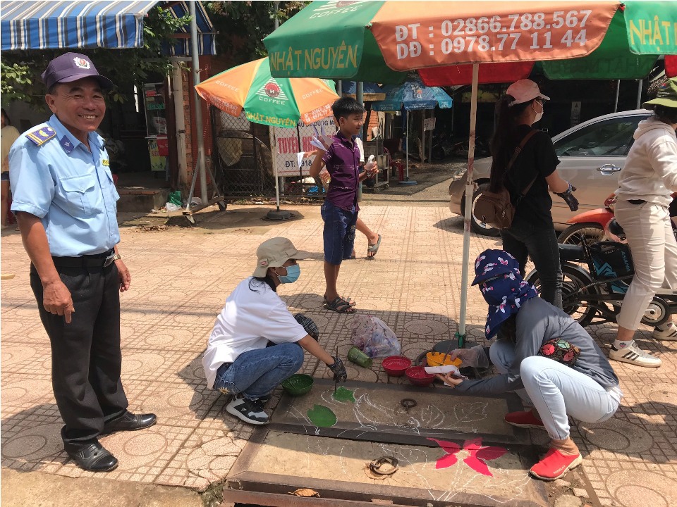 Bình Phước: Hàng loạt hố ga ở thành phố Đồng Xoài được thay “áo mới” - Ảnh 1