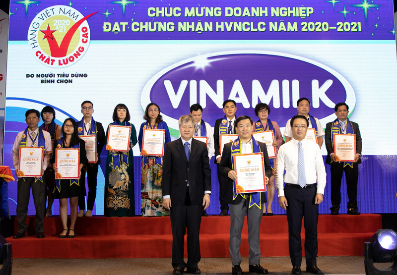 Vinamilk liên tiếp được đánh giá thuộc Top công ty kinh doanh hiệu quả nhất Việt Nam - Ảnh 2