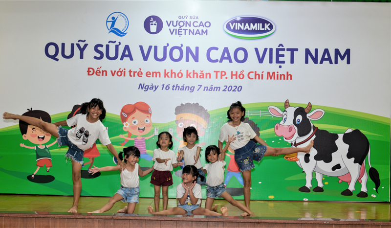 Quỹ sữa vươn cao Việt Nam và Vinamilk tiếp tục hành trình kết nối yêu thương tại TP Hồ Chí Minh - Ảnh 1