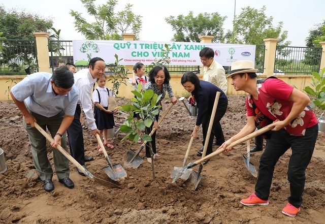 Vinamilk và Quỹ 1 triệu cây xanh cho Việt Nam trồng cây tại nhiều địa danh lịch sử - Ảnh 2