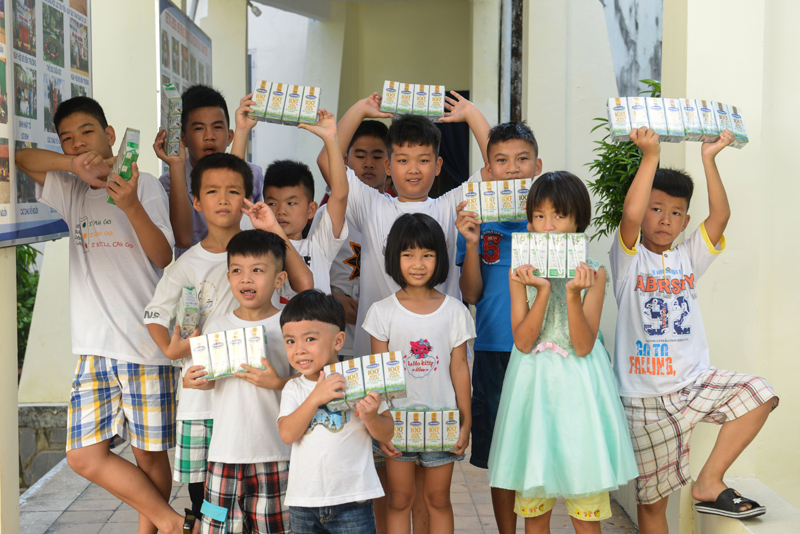 Quỹ sữa vươn cao Việt Nam và Vinamilk tiếp tục hành trình kết nối yêu thương tại TP Hồ Chí Minh - Ảnh 9