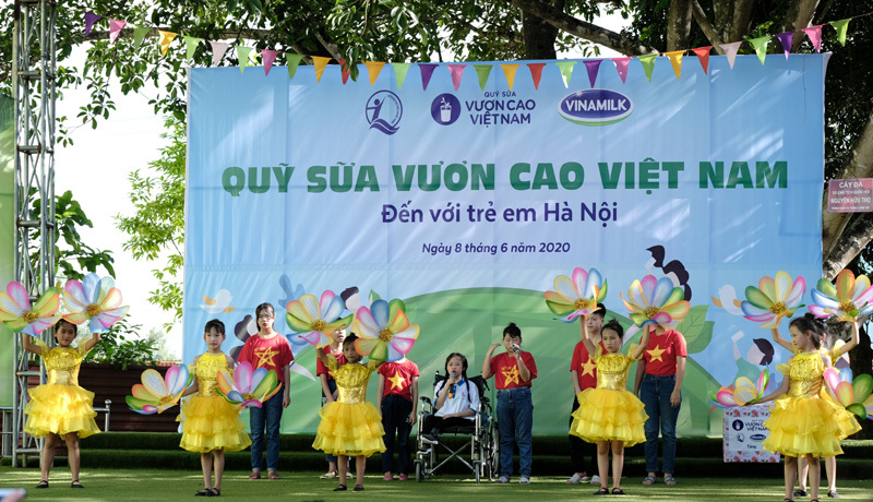 Hơn 1.300 trẻ em Hà Nội được chăm sóc dinh dưỡng từ Vinamilk và Quỹ sữa vươn cao Việt Nam - Ảnh 2