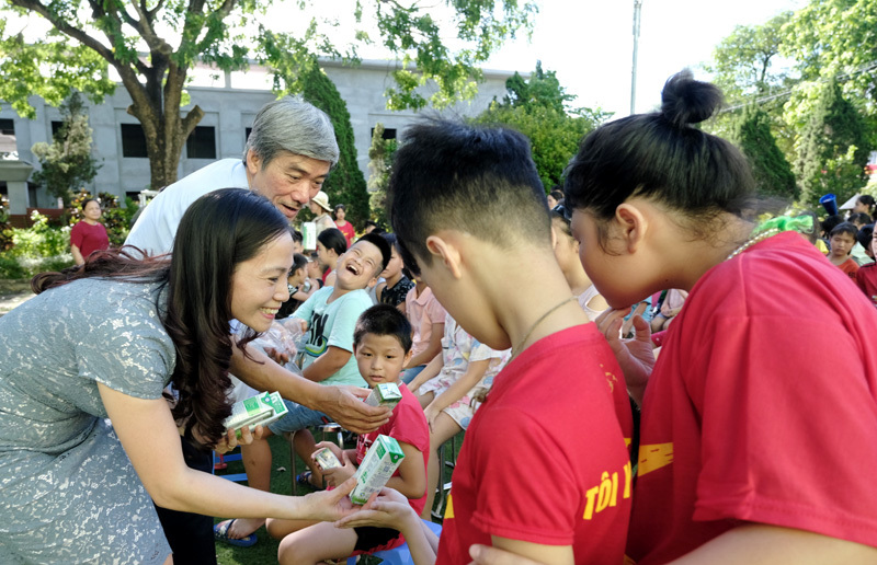 Hơn 1.300 trẻ em Hà Nội được chăm sóc dinh dưỡng từ Vinamilk và Quỹ sữa vươn cao Việt Nam - Ảnh 4