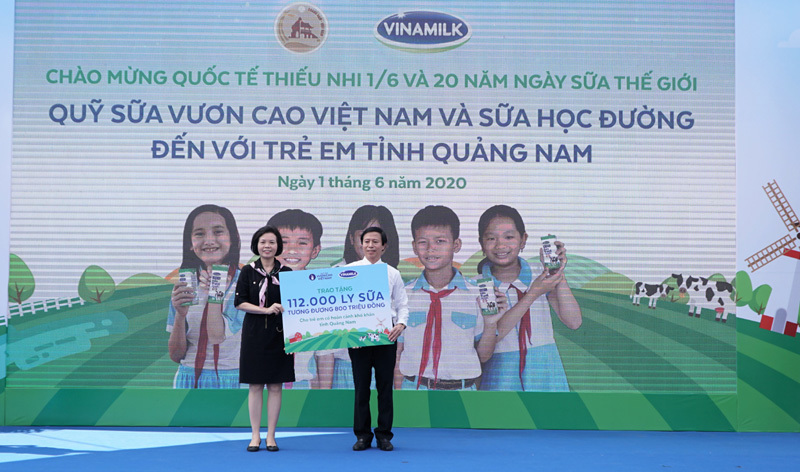 Hơn 1.300 trẻ em Hà Nội được chăm sóc dinh dưỡng từ Vinamilk và Quỹ sữa vươn cao Việt Nam - Ảnh 9