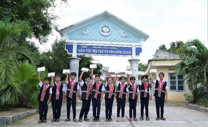 Quỹ sữa vươn cao Việt Nam và Vinamilk trao tặng 83.400 ly sữa cho trẻ em khó khăn - Ảnh 6