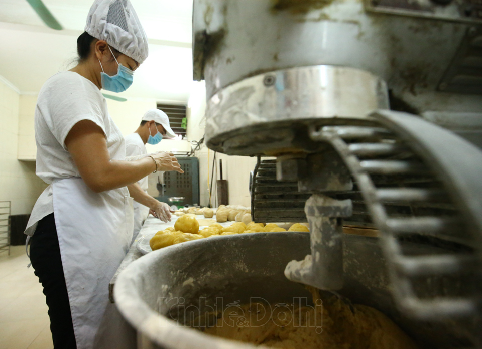 Yêu cầu đóng cửa các cơ sở sản xuất bánh Trung thu chống đối đoàn kiểm tra - Ảnh 7