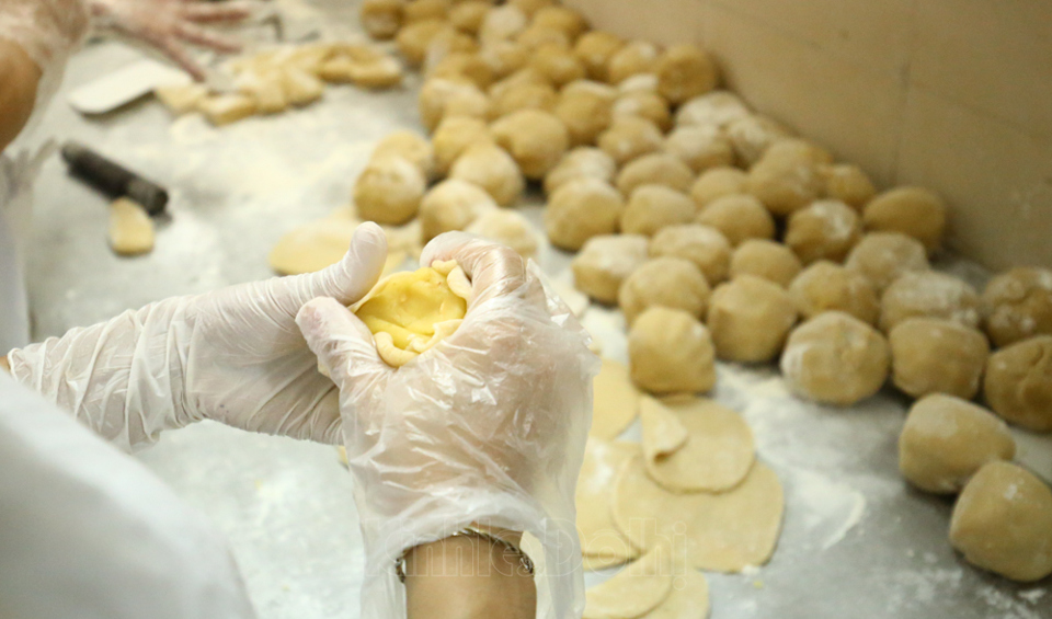 Yêu cầu đóng cửa các cơ sở sản xuất bánh Trung thu chống đối đoàn kiểm tra - Ảnh 8