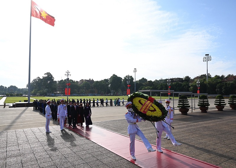 Dâng hương tưởng niệm các vị liệt tổ, liệt tông, Chủ tịch Hồ Chí Minh và các Anh hùng liệt sỹ - Ảnh 4