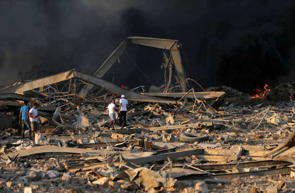 [Ảnh] Cảnh tượng như ngày tận thế sau vụ nổ kinh hoàng ở Beirut, Lebanon - Ảnh 5