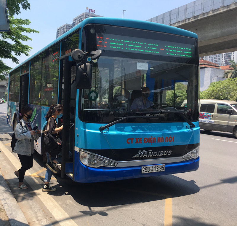 Xe buýt Hà Nội: Nỗ lực phòng chống Covid-19 trong khó khăn - Ảnh 1