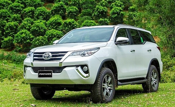 Toyota Fortuner giảm giá mạnh để đón phiên bản mới - Ảnh 1