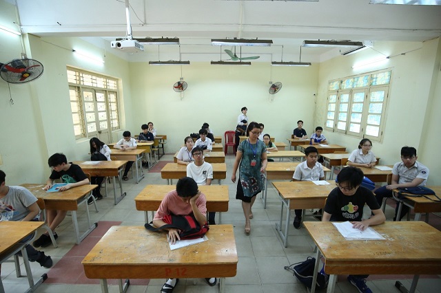 Hôm nay (16/7), gần 89.000 học sinh Hà Nội làm thủ tục dự thi vào lớp 10 - Ảnh 5