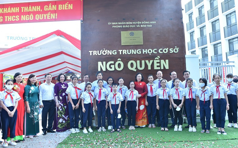 Phó Bí thư Thường trực Thành ủy Ngô Thị Thanh Hằng dự khai giảng tại trường THCS Ngô Quyền - Ảnh 3