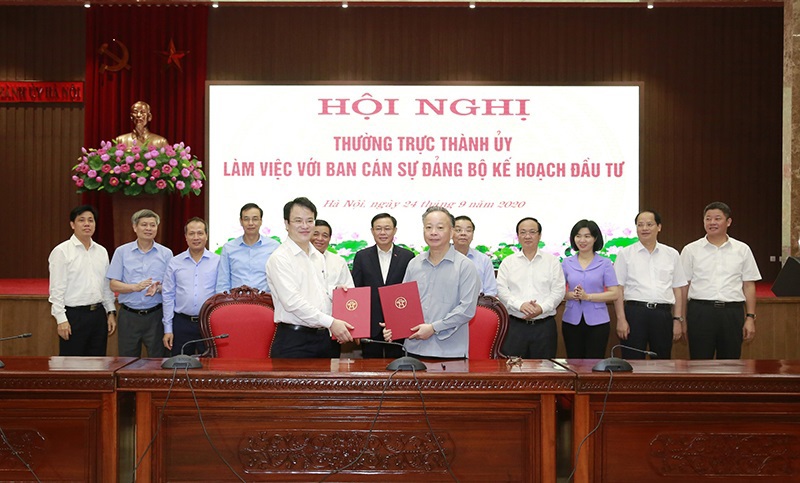 Thường trực Thành ủy Hà Nội làm việc với Ban Cán sự Đảng Bộ KH&ĐT: Thúc đẩy phối hợp trong quy hoạch, phát triển kinh tế - xã hội - Ảnh 5