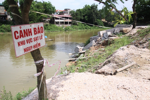 [Ảnh] Hà Nội: Sạt lở đe dọa ngôi đình gắn liền với Di sản văn hóa phi vật thể Quốc gia - Ảnh 9