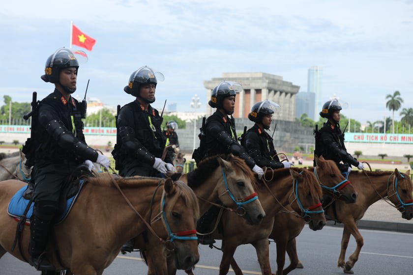 [Ảnh] Kỵ binh Cảnh sát cơ động diễu hành trên Quảng trường Ba Đình - Ảnh 6