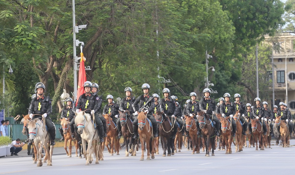 [Ảnh] Kỵ binh Cảnh sát cơ động diễu hành trên Quảng trường Ba Đình - Ảnh 10