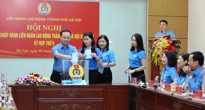 Bà Bùi Huyền Mai được bầu giữ chức Chủ tịch Liên đoàn Lao động TP Hà Nội - Ảnh 1