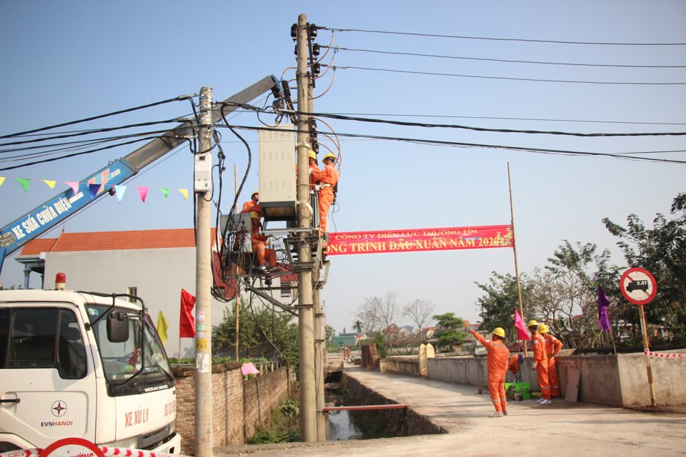 EVN HANOI triển khai các giải pháp đảm bảo điện mùa nắng nóng - Ảnh 1