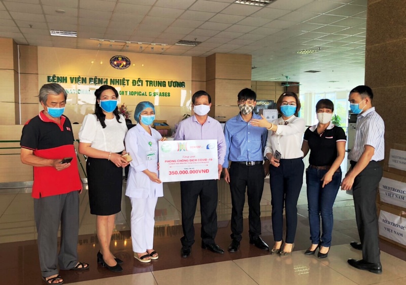 Đài Phát thanh - Truyền hình Hà Nội trao quà phòng, chống dịch cho các bệnh viện - Ảnh 2