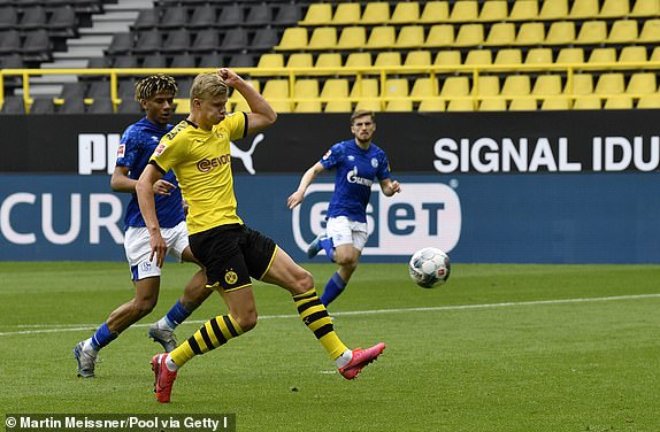 Haaland tỏa sáng giúp Dortmund "hủy diệt" Schalke - Ảnh 1