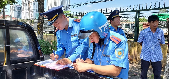 Thanh tra Giao thông ra quân kiểm tra xe khách khu vực quận Hoàng Mai - Ảnh 2