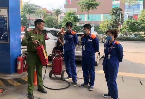 Công an quận Hoàng Mai: Để mỗi nhân viên cửa hàng xăng dầu là chiến sĩ cứu hỏa - Ảnh 1