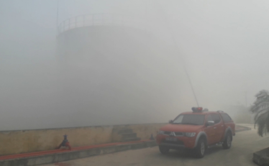 Hà Nội: Cháy giả định bồn chứa xăng 1000m3, cảnh sát nhanh chóng khống chế - Ảnh 1