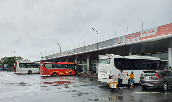 Đà Nẵng: Xe khách, taxi hoạt động trở lại, xe buýt vẫn tạm dừng - Ảnh 1
