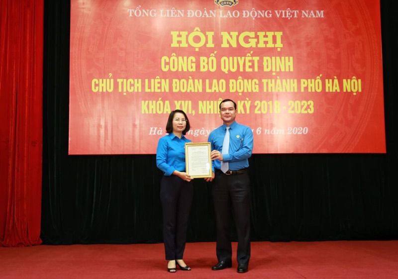 Công bố Quyết định Chủ tịch Liên đoàn Lao động thành phố Hà Nội - Ảnh 1
