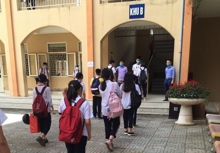 Thông tin 'trường THCS Lê Quý Đôn khóa cửa lớp để học sinh đứng ngoài nắng chờ bố mẹ' là chưa chính xác - Ảnh 3
