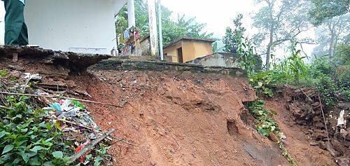 Thiệt hại do các trận động đất ở Lai Châu, Lào Cai: 4 trẻ bị trần nhà rơi trúng - Ảnh 1